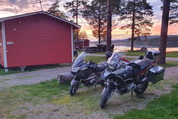 Ons verblijf op Camp Viking in een hut direct aan het meer.